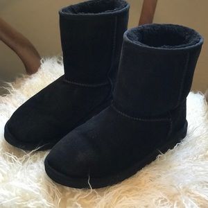 Big Kids Size 6 (women’s sz 8) black UGG boots